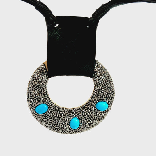 Load and play video in Gallery viewer, Turquoise Delights Leather Statement Necklace
