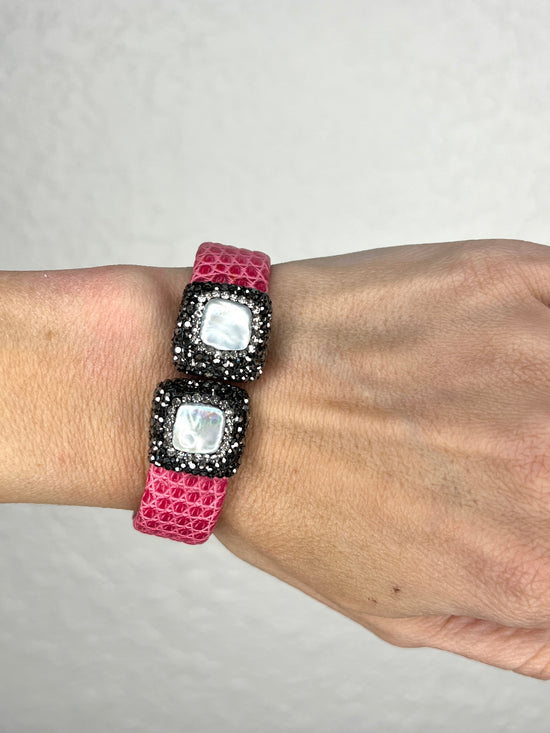 Load image into Gallery viewer, Pink &amp;amp; Pearl Small Splendor Gemstone Leather Cuff Bracelet
