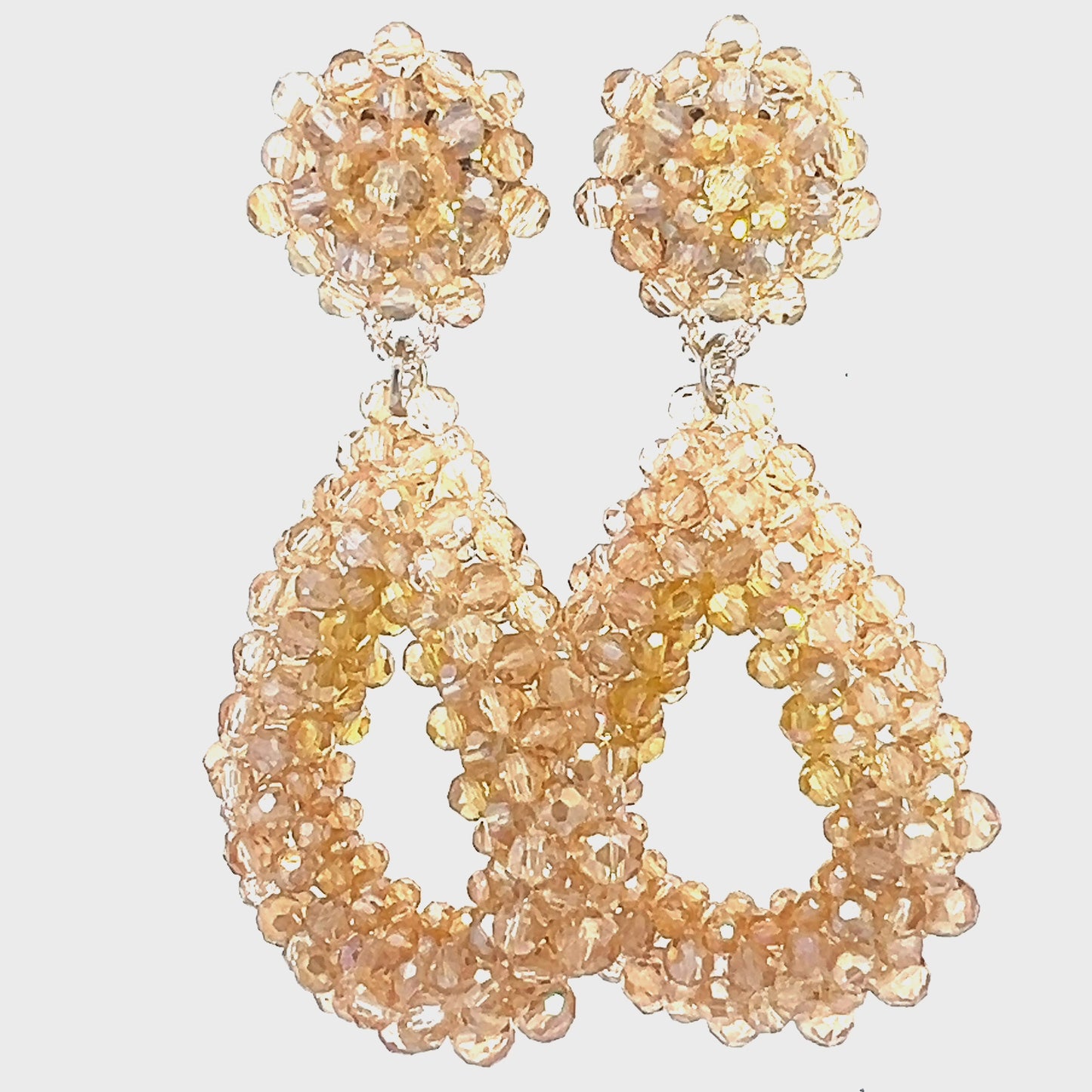 Load and play video in Gallery viewer, Champagne Crystal Teardrop Statement Cilp On Earring
