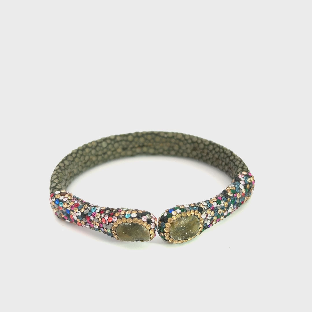 Load and play video in Gallery viewer, Green Shagreen Gemstone Simple Cuff Bracelet
