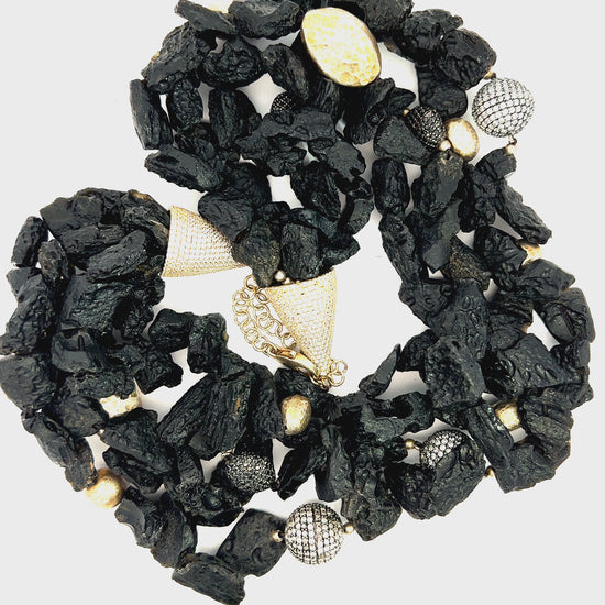 Load and play video in Gallery viewer, All Eyes On Me Chunky Black and Gold Short Statement Necklace
