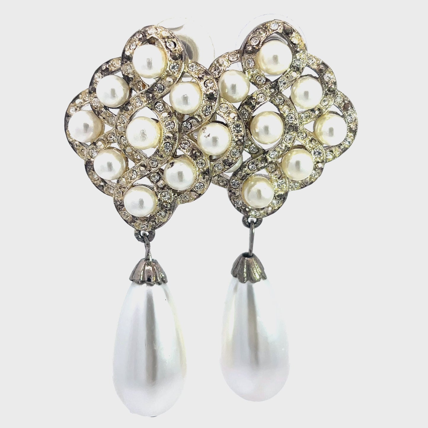 Load and play video in Gallery viewer, Rhinestone Pearl Statement Drop Earring
